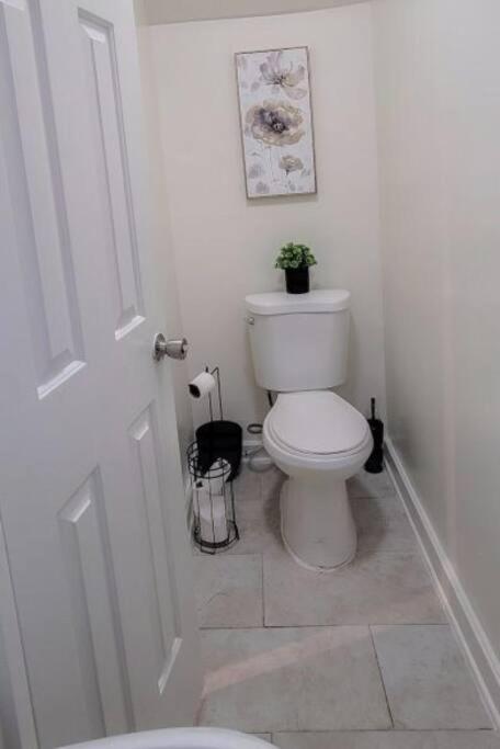Great 2 Bedroom Condo,Free Parking,Easy Commute. Ървингтън Екстериор снимка
